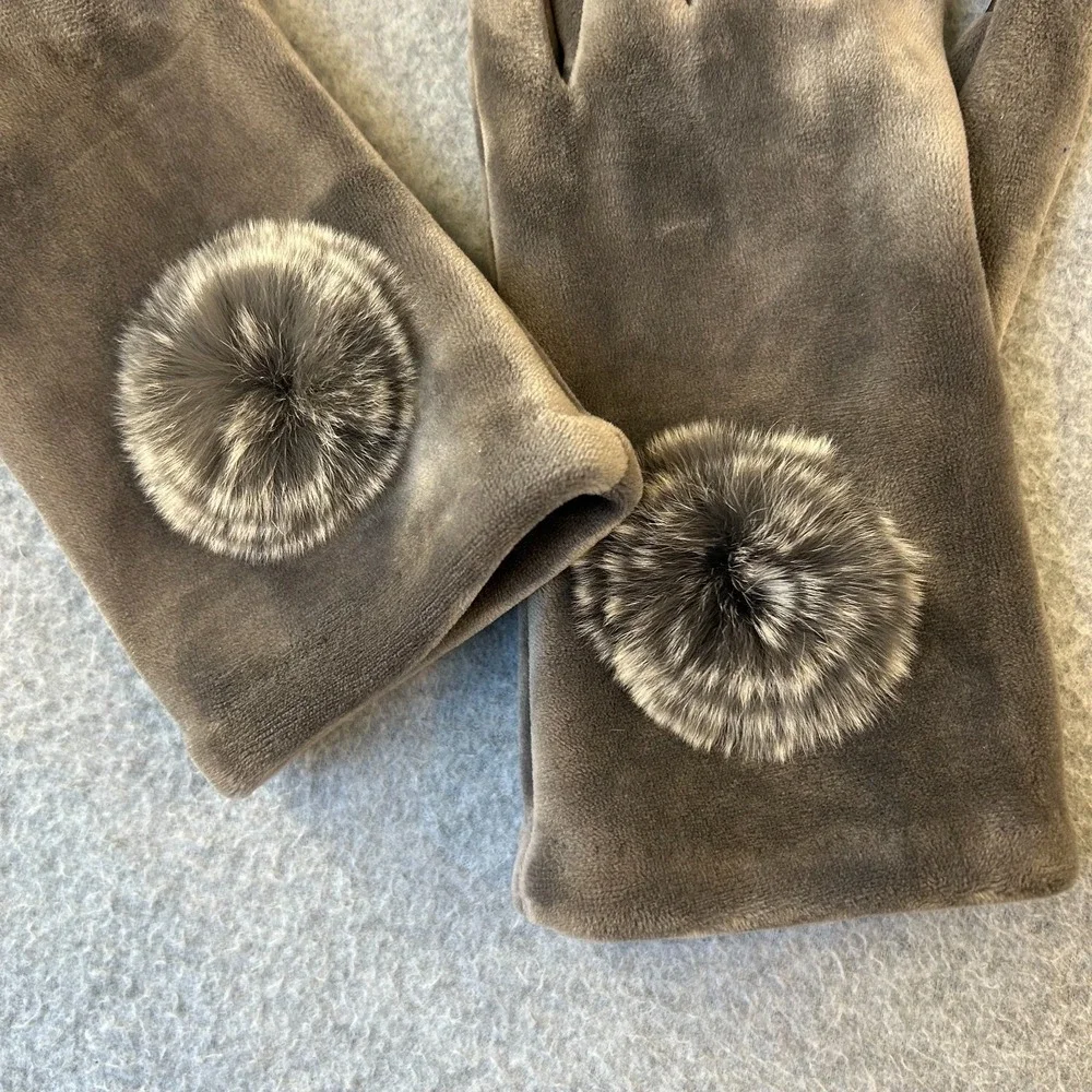 Twos Company Gray Faux Fur Tech Fingers Soft‎ Pom Pom Gloves Winter Womens S / M